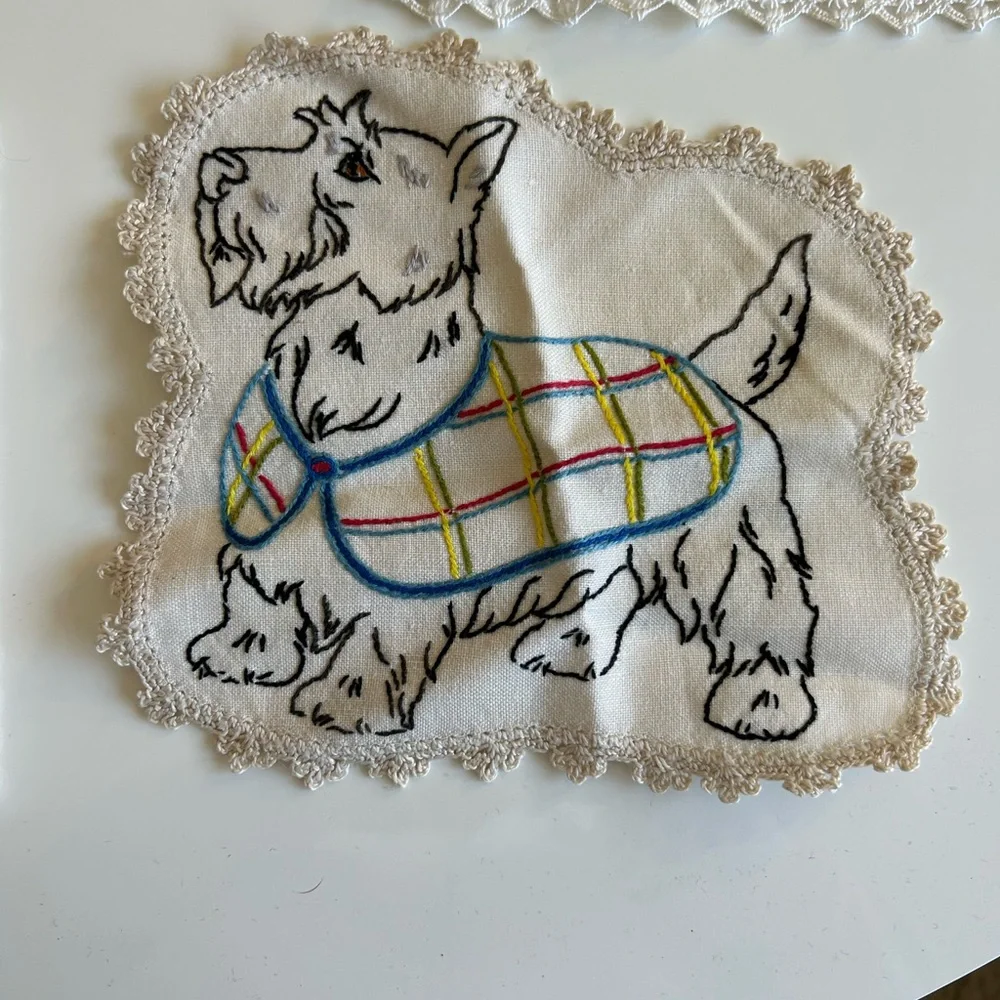 PRISTINE Vintage Scottie Dog Linens Embroidery Hanky Doily